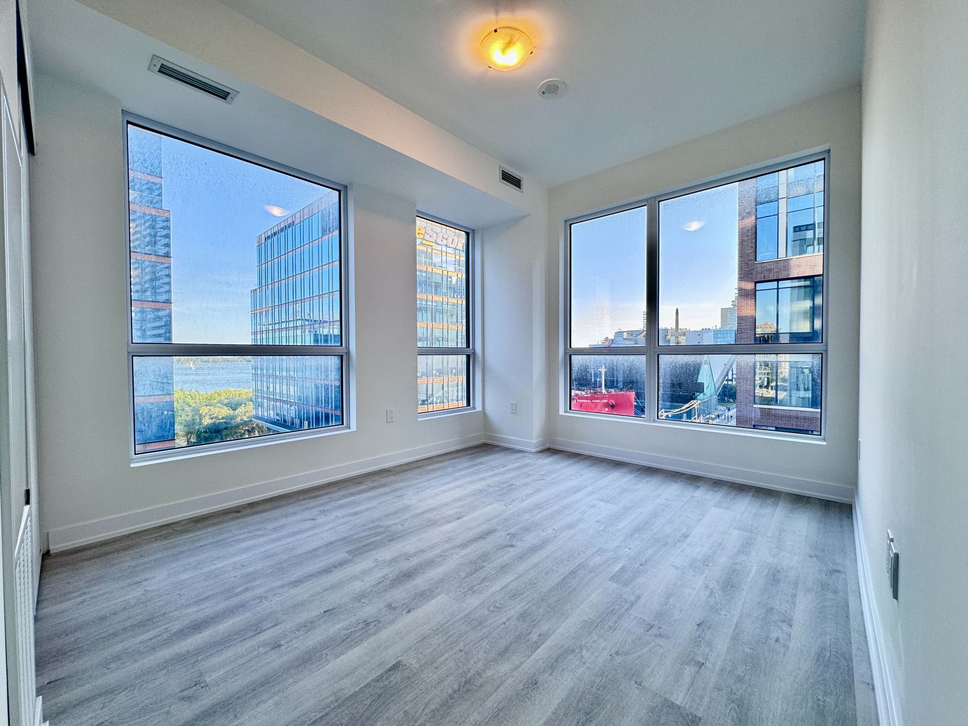 15 Richardson Street 823, Toronto C08 Unit: 823