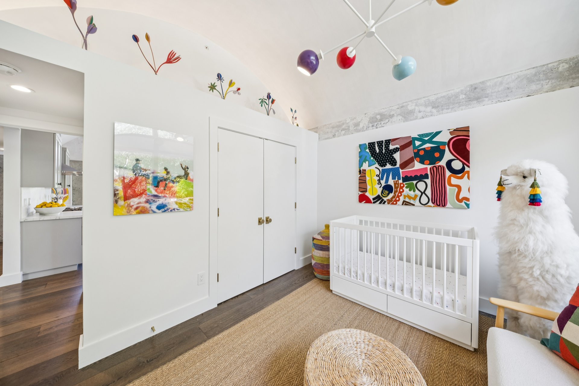 Stylish and Chic Upper Unit