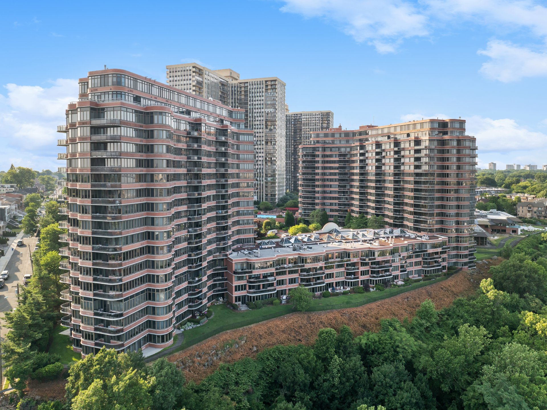100 Carlyle Drive VG6