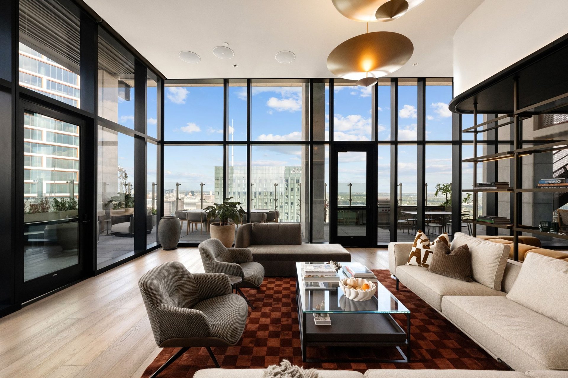 610 Davis Street #3902