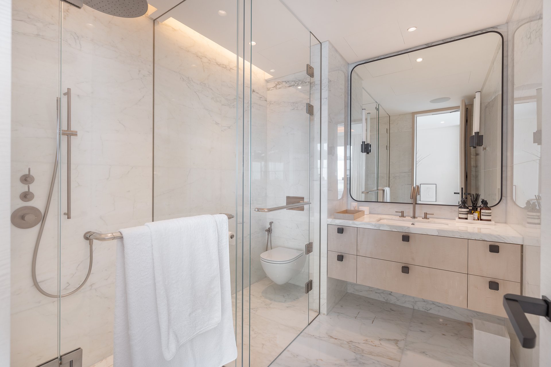 Four Seasons Private Residences - Penthouse 