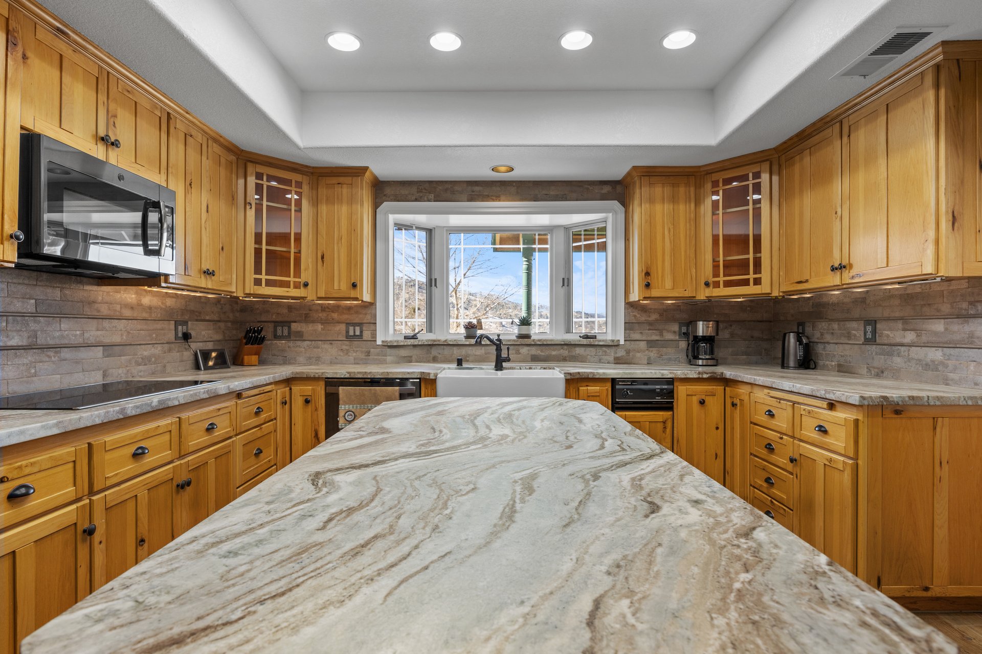 Equestrian Estate in Bear Valley Springs: 25820 Skyline Drive