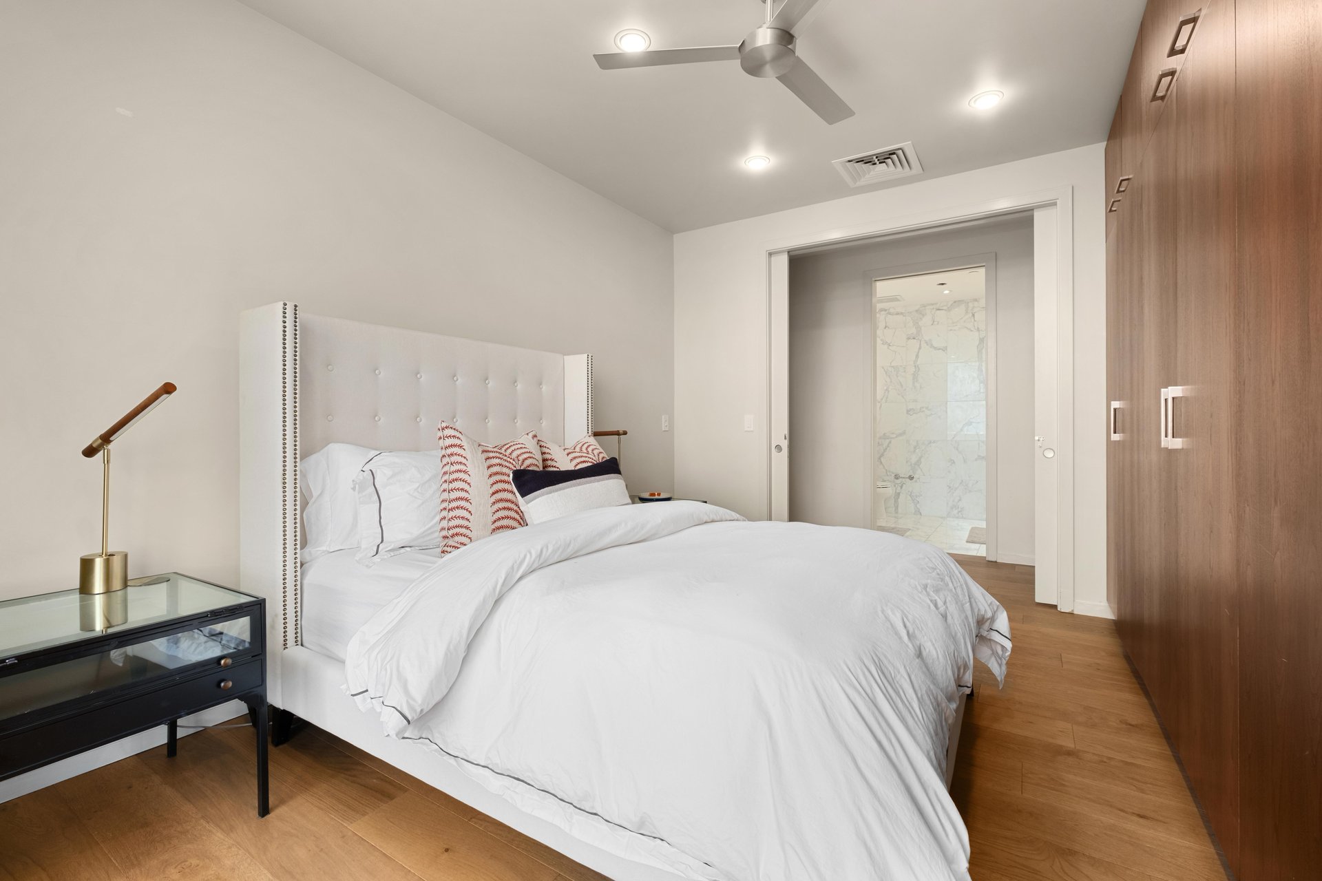 200 Congress Avenue #37H