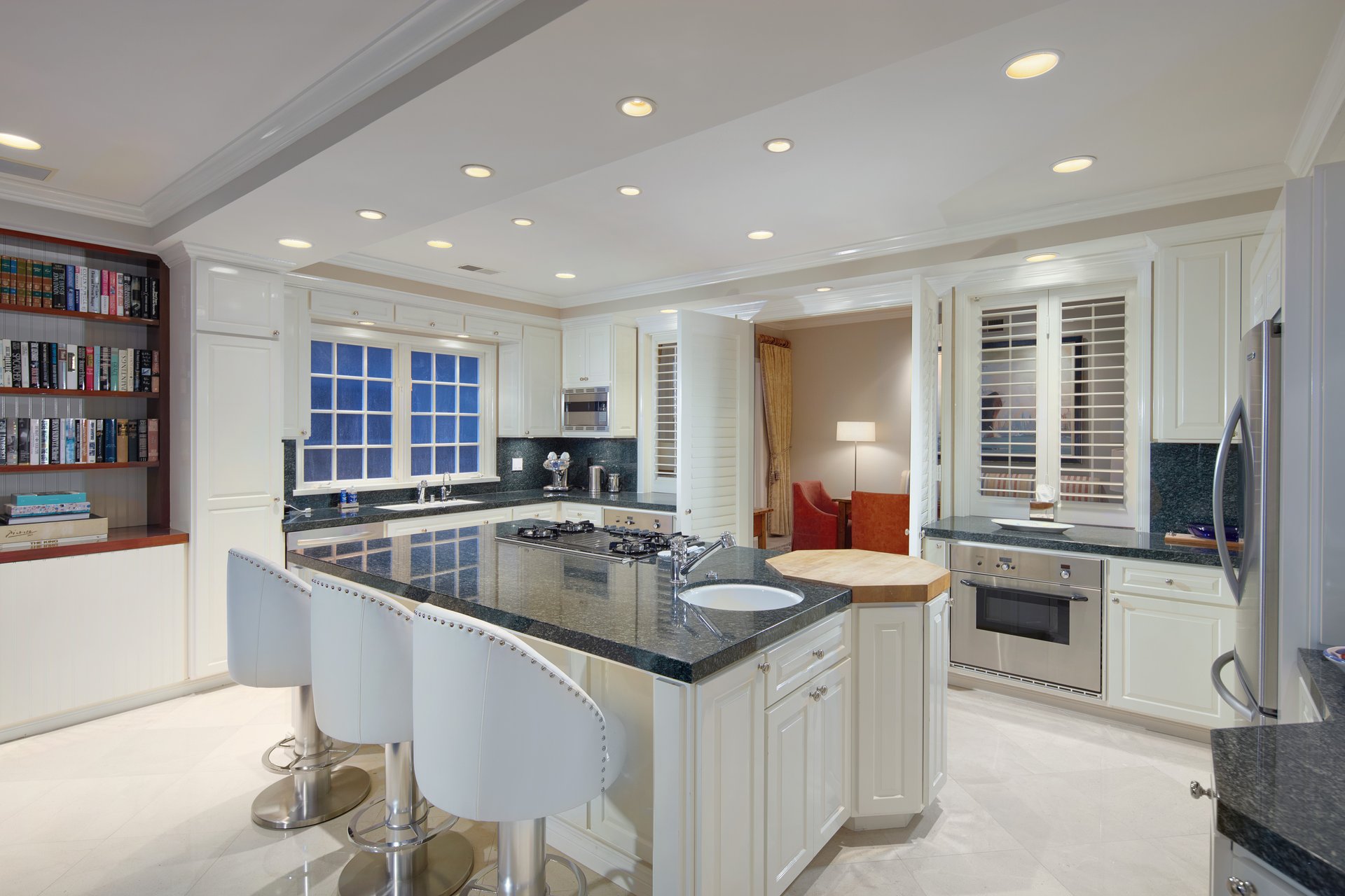 736 Harbor Island Drive