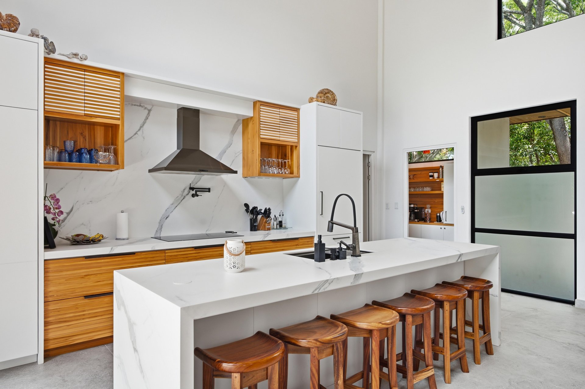 Casa La Ola Perfecta | Luxury 5-Bedroom Home with Pool Near the Beach in Hacienda Pinilla