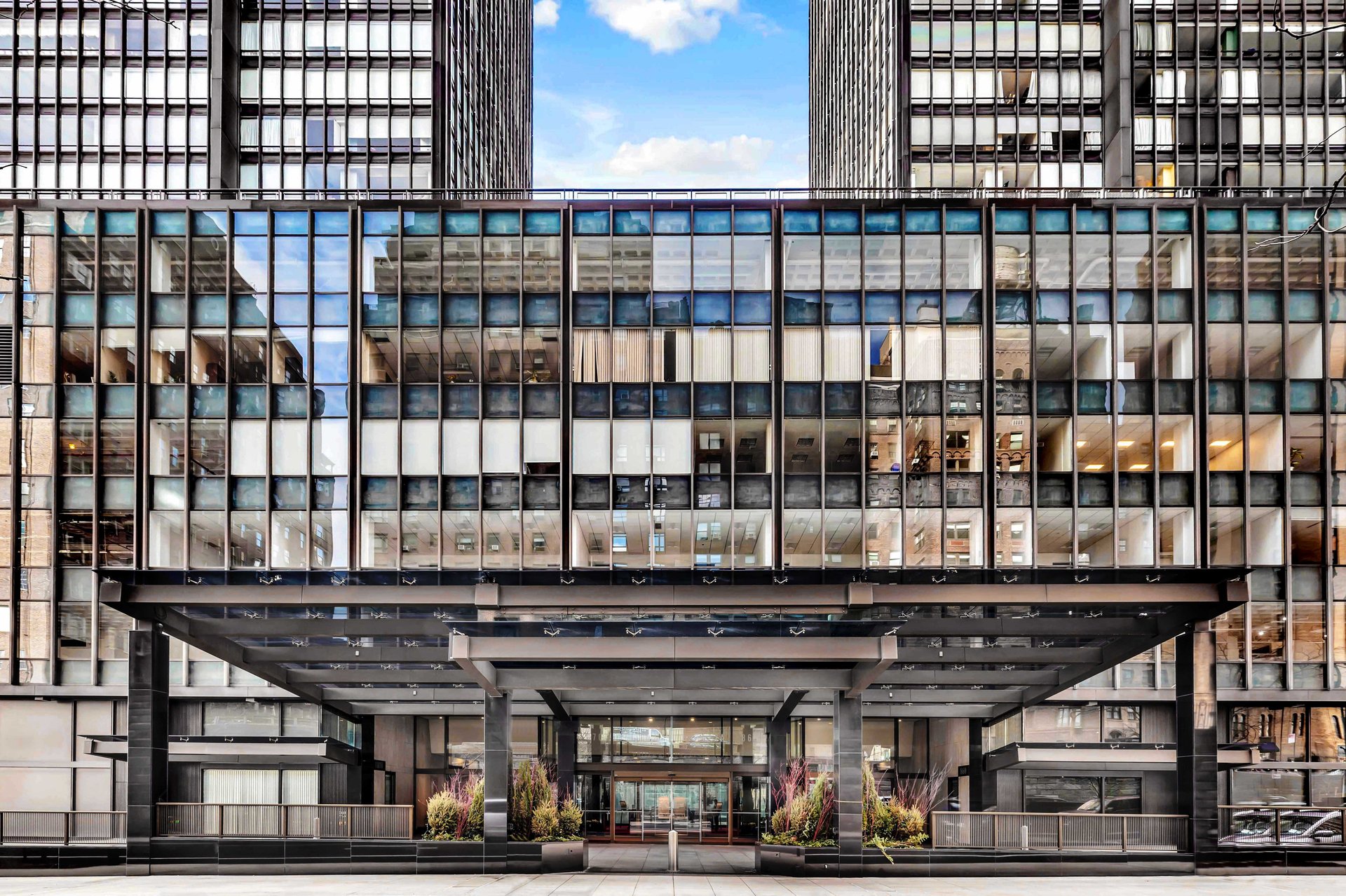 870 United Nations Plaza, 28A