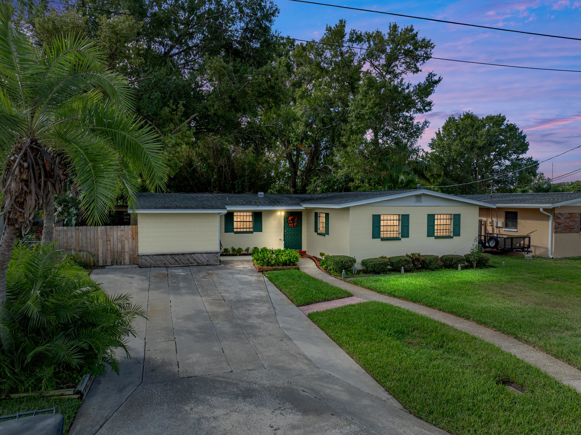 2702 AUBURN AVE W
