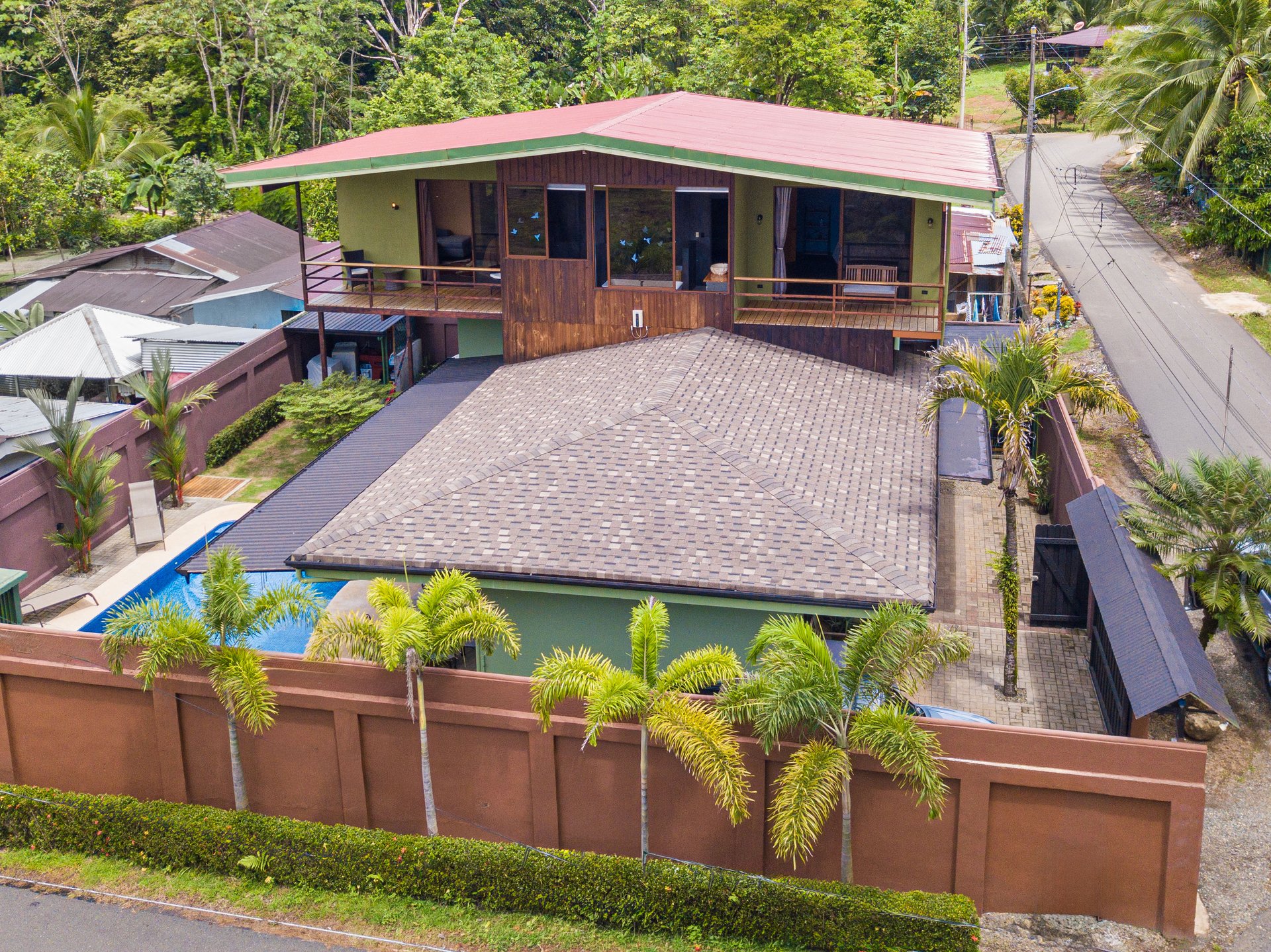 Naranjito corner lot house