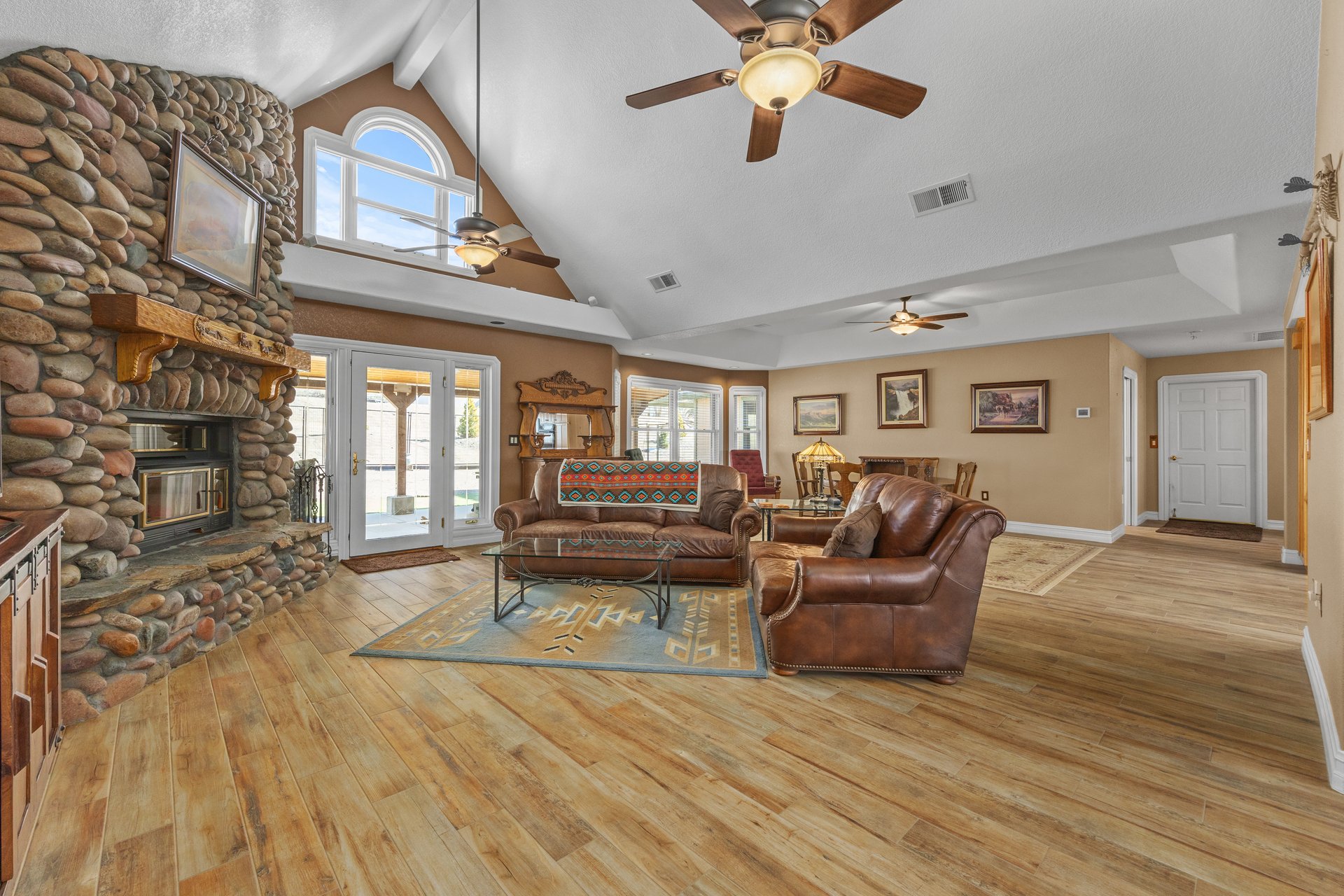 Equestrian Estate in Bear Valley Springs: 25820 Skyline Drive