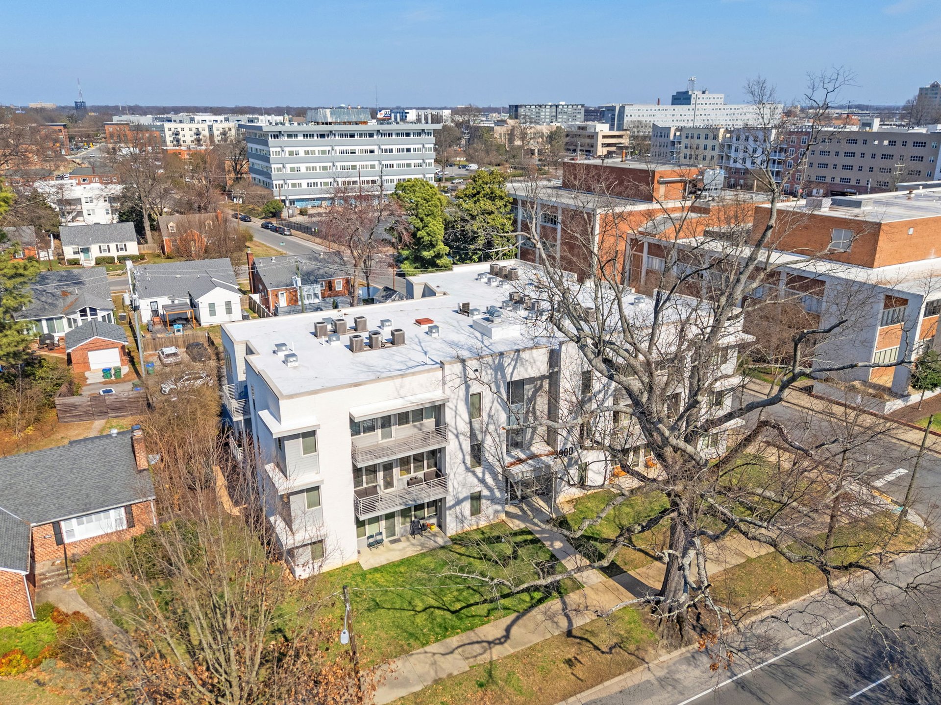 3900 Monument