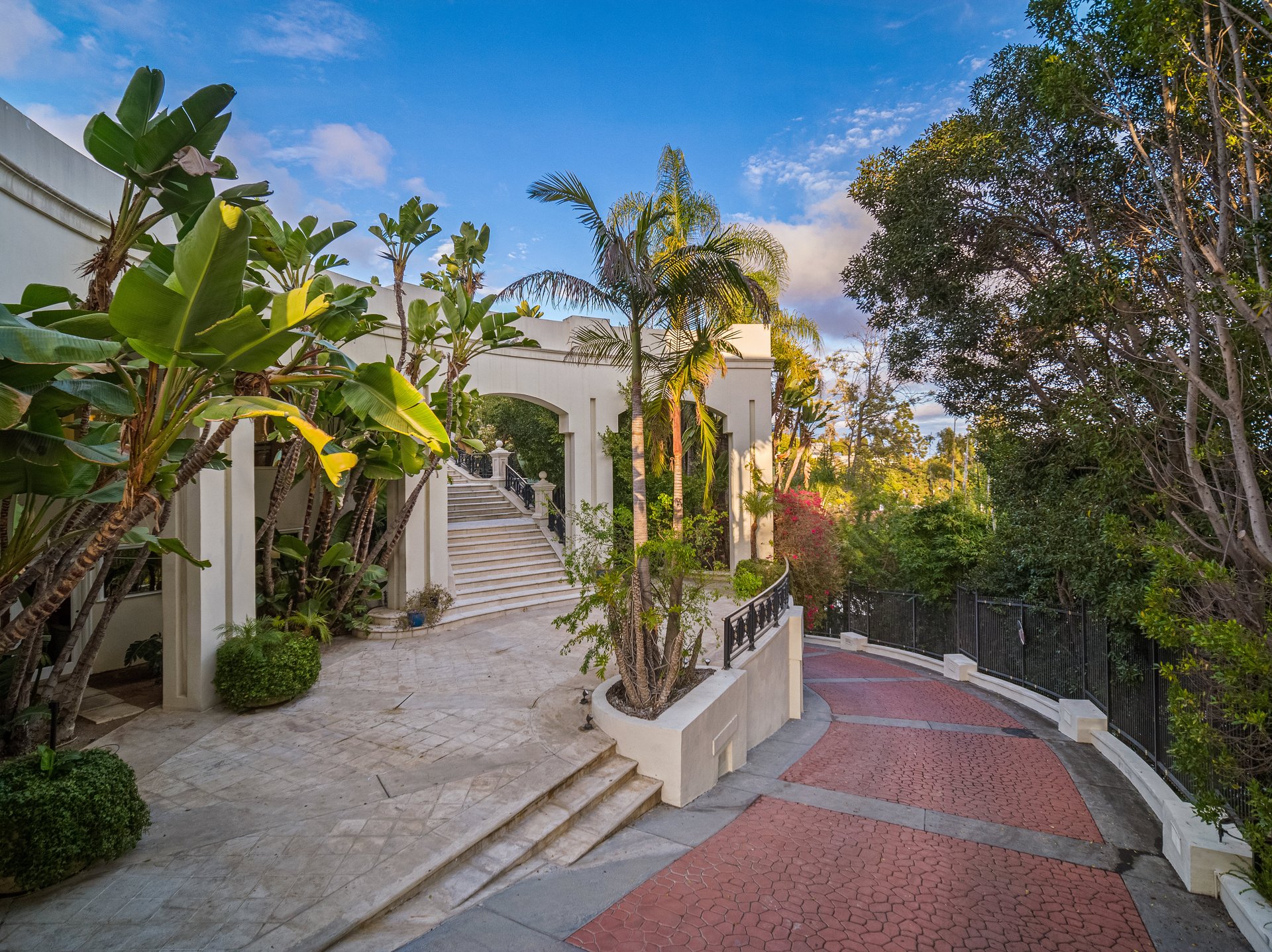 1235 Sierra Alta Way