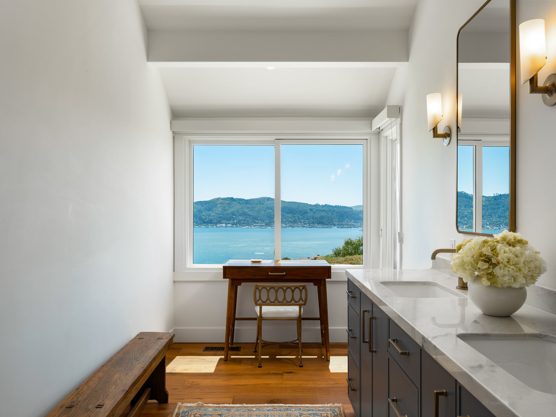 Stylish and Chic Mount Tiburon Retreat 