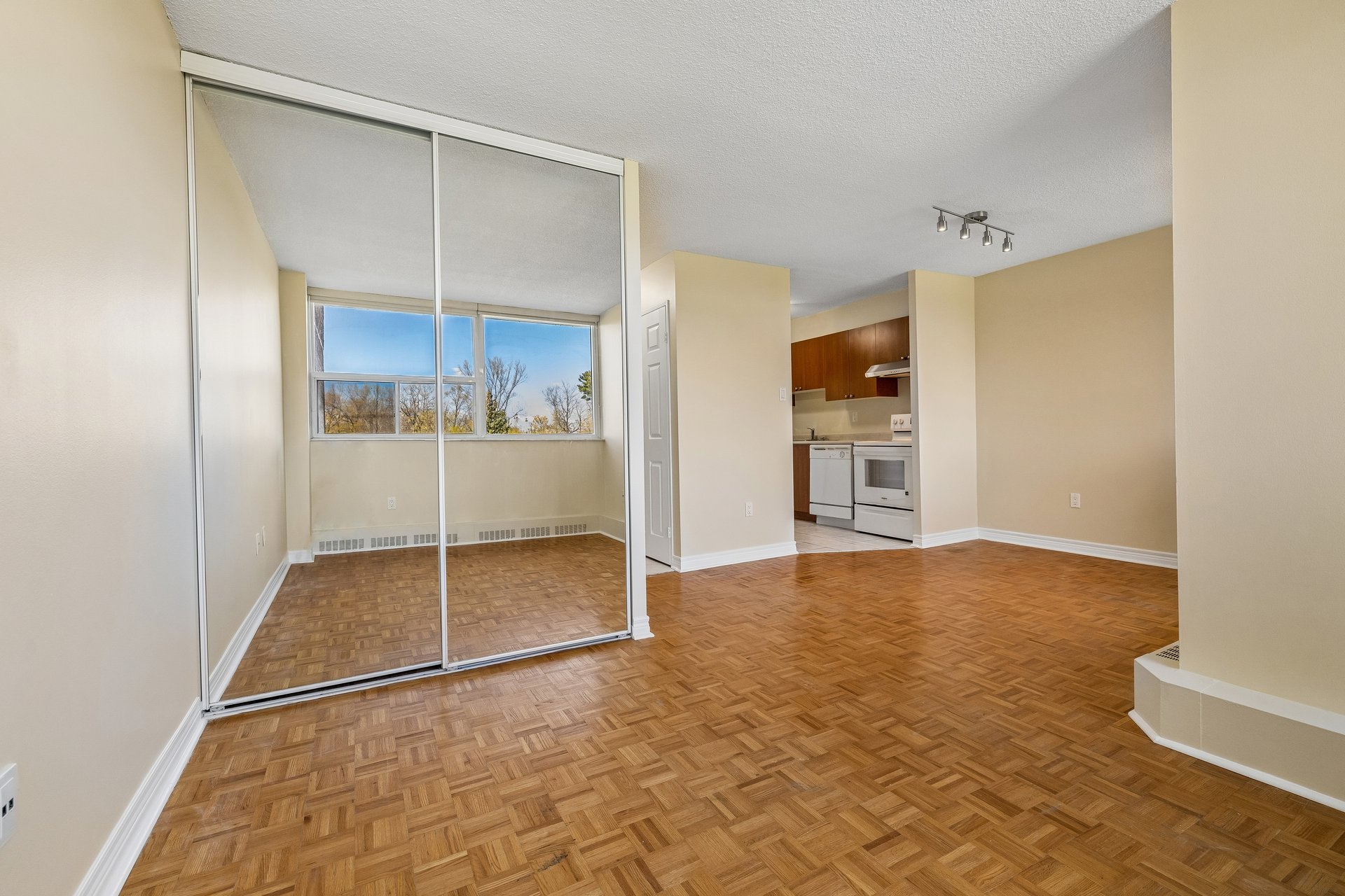 Bright and spacious studio apartment in great location