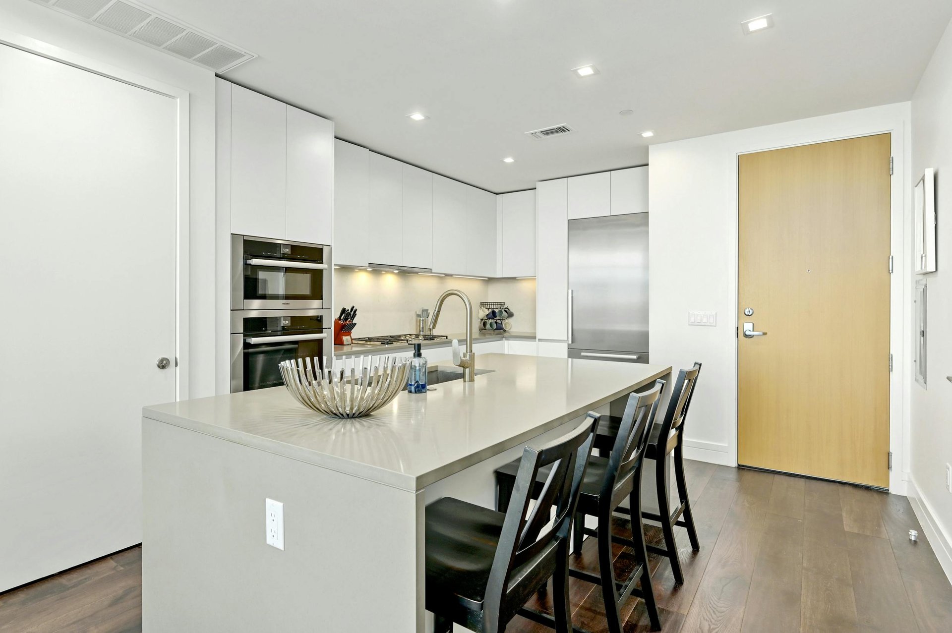501 West Ave #3202