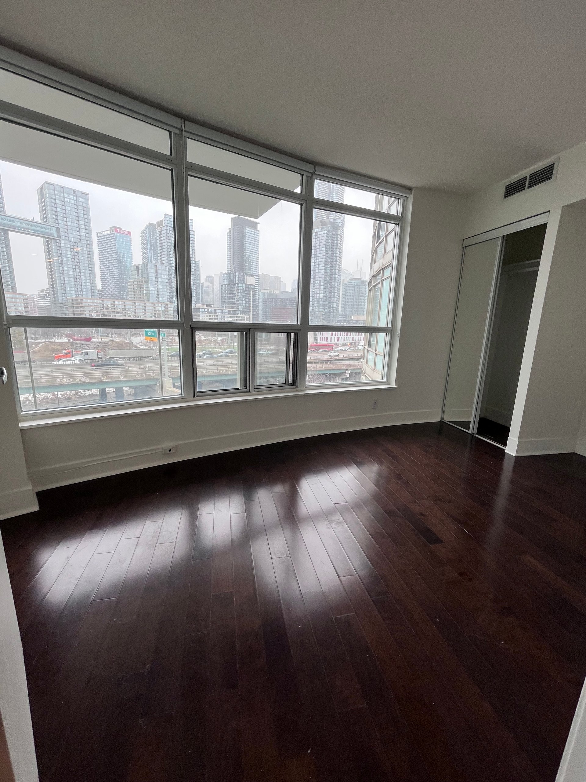 550 Queens Quay  911