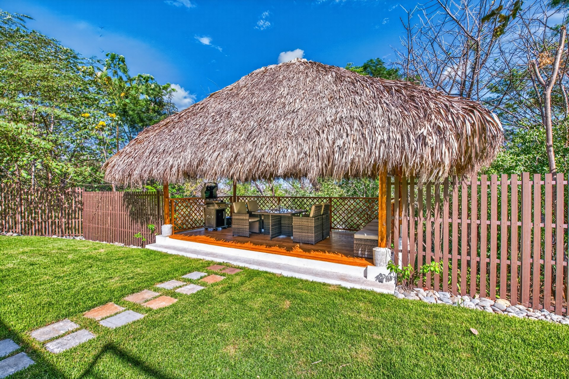 Casa Pochote | Artisan Luxury Villa in Tamarindo | Pool, Jacuzzi & Langosta Beach Club Membership Included