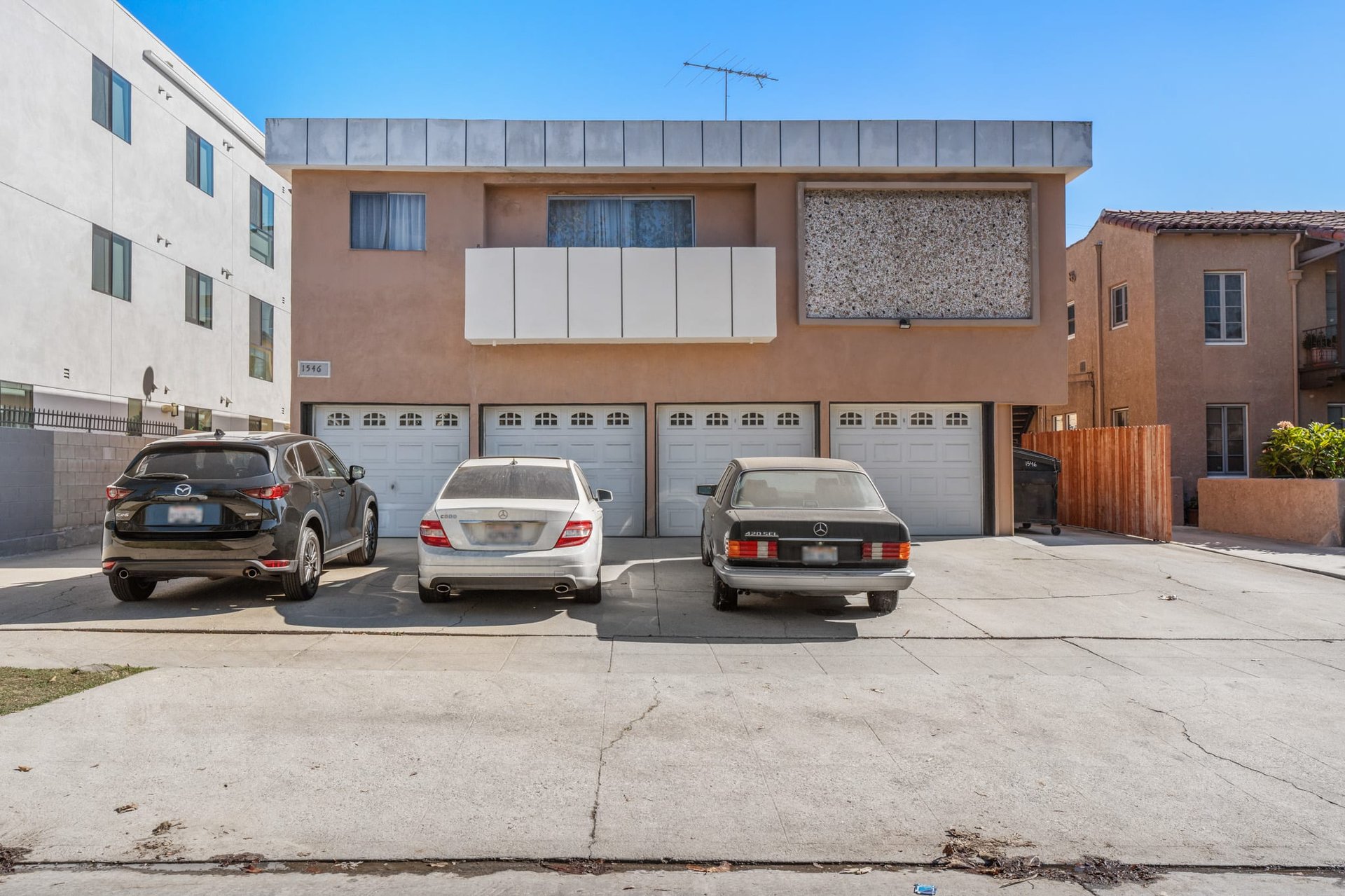 Classic Mid-Century 5-Unit Apartment Building near Beverly Hills