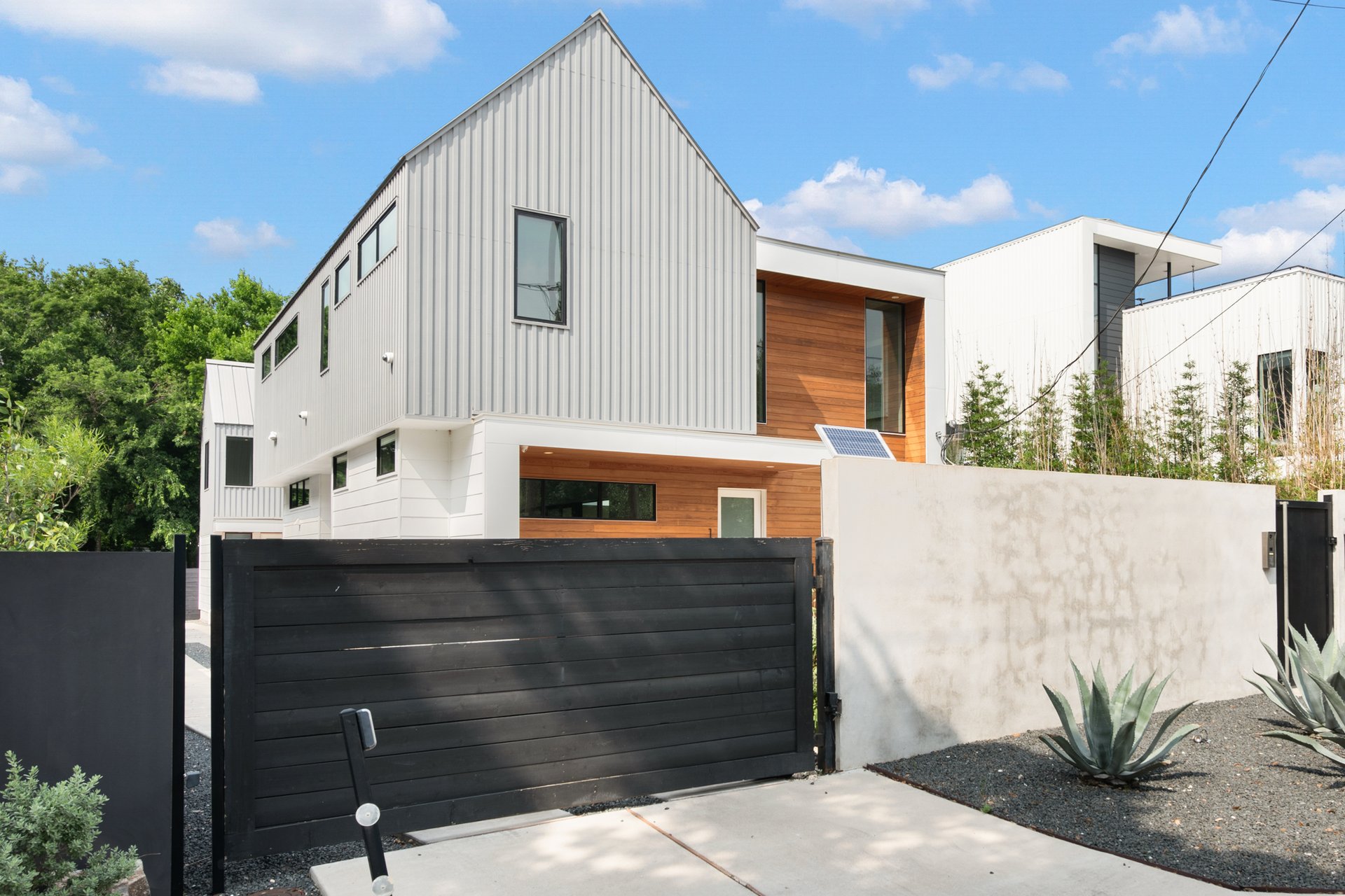 404 W Milton