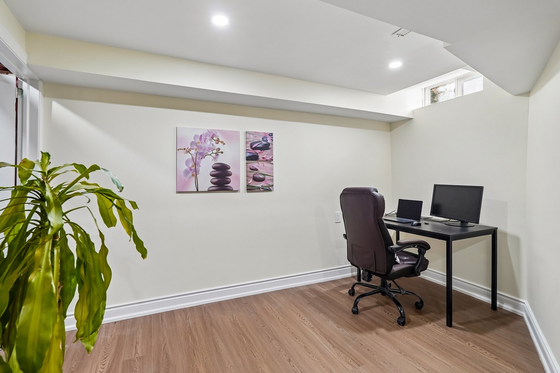 Move-in ready in the heart of Glen Abbey