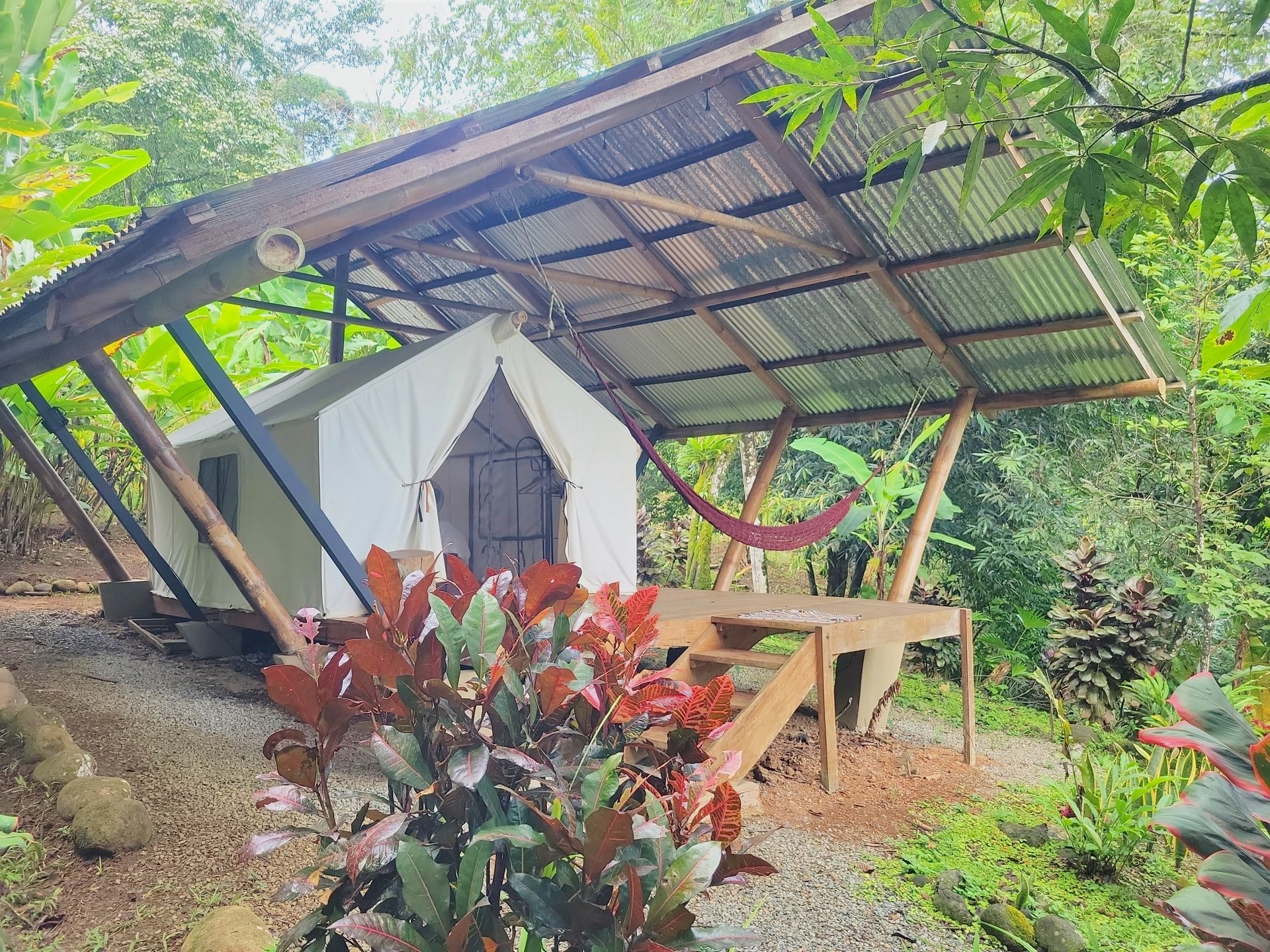 CASCADA ELYSIANA – ECO-RETREAT WITH HUGE WATERFALL