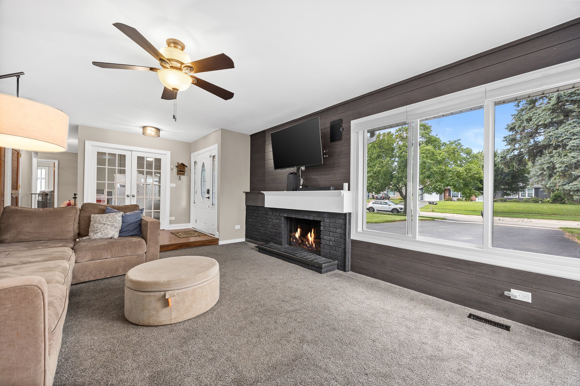 230 Plymouth Ln 