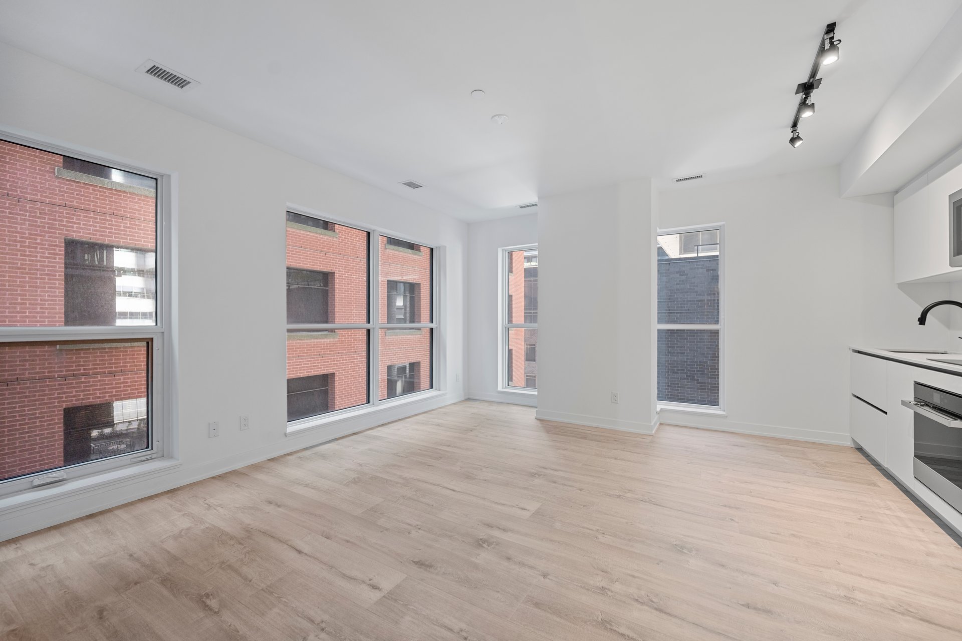 327 King Street W 603