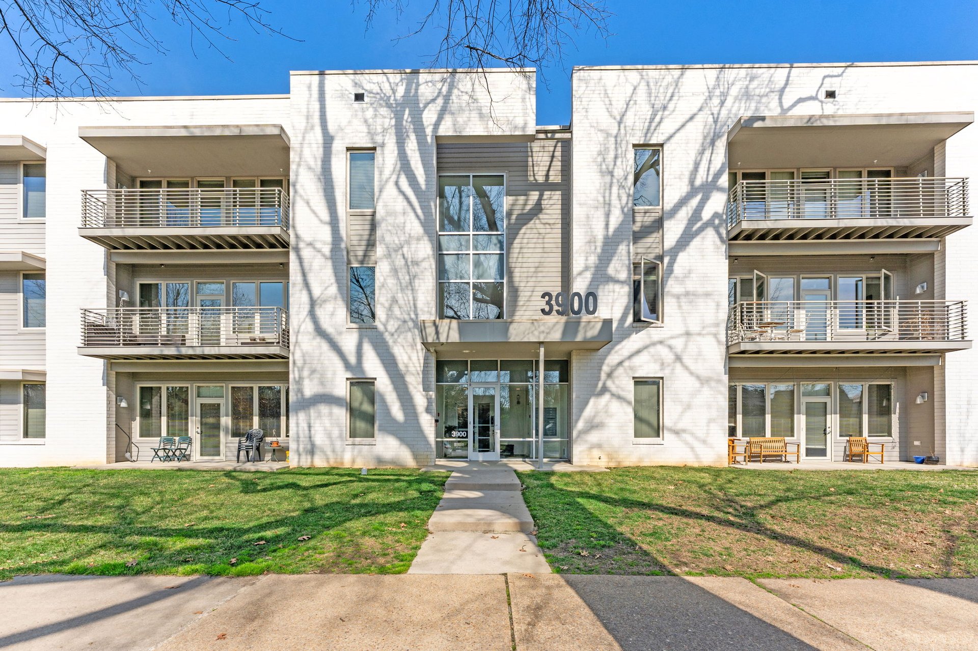 3900 Monument