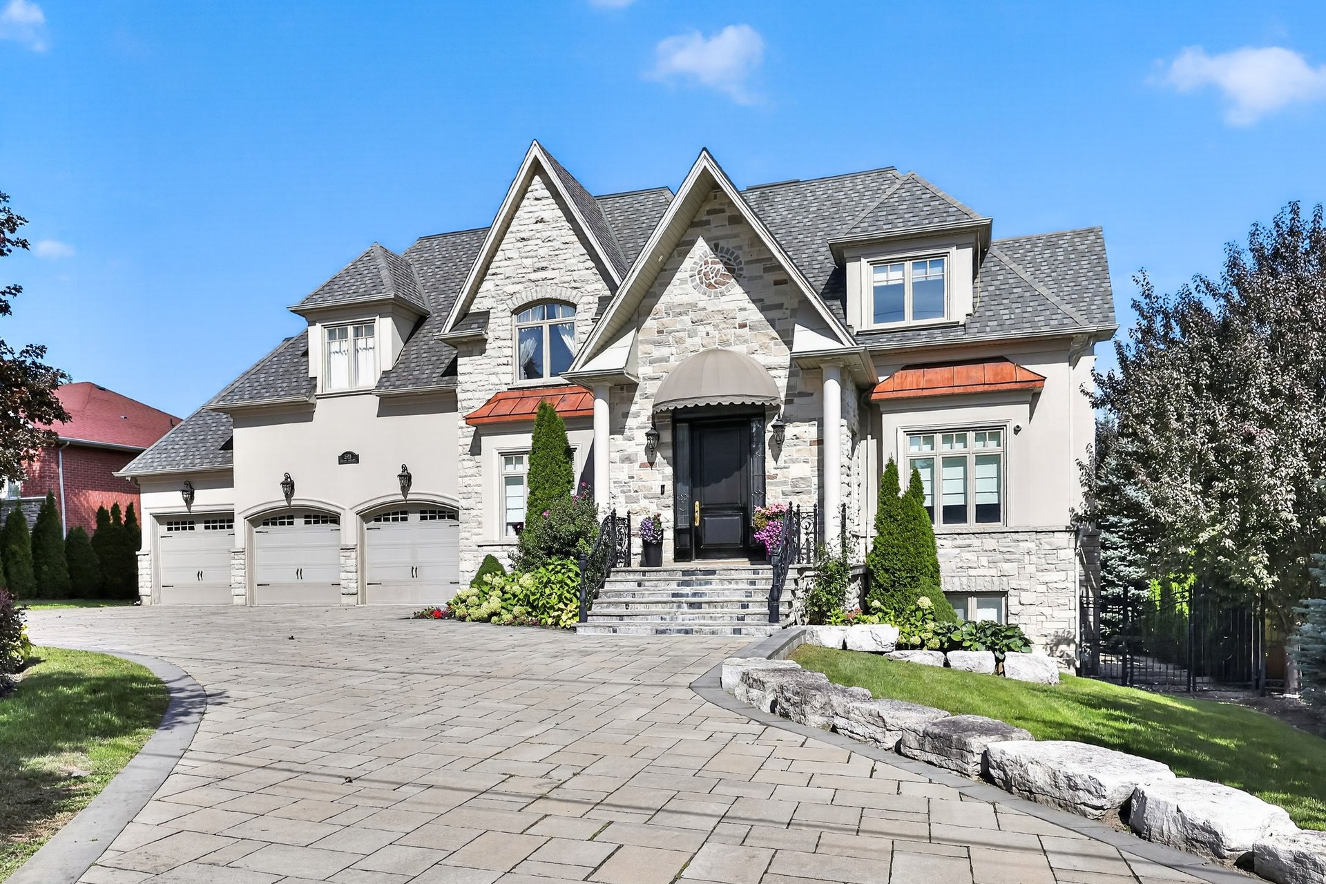 2513 Sharon Cres