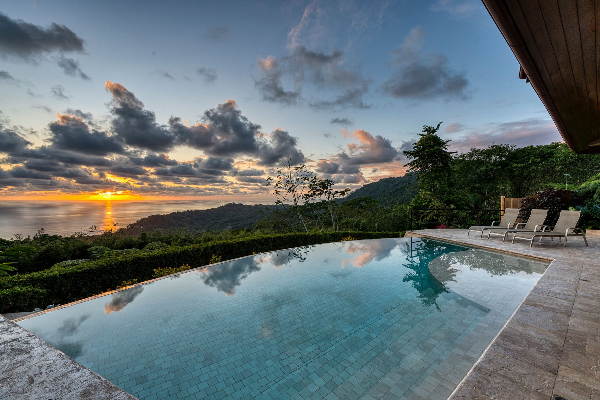 Casa Bambú – LUXURY 5 BEDROOM ESTATE WITH EXCEPTIONAL OCEAN VIEWS
