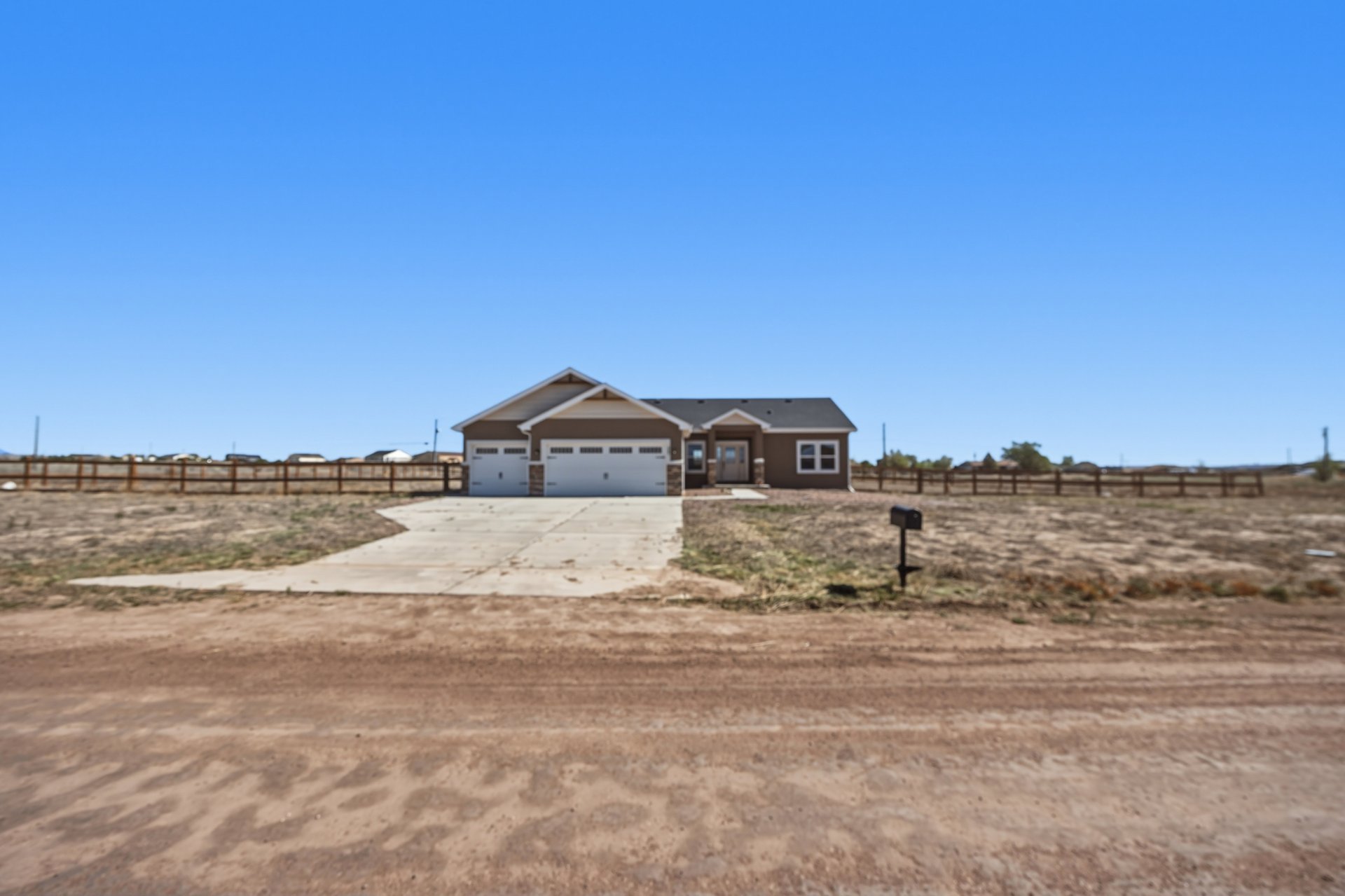 667 E Vermillion Dr