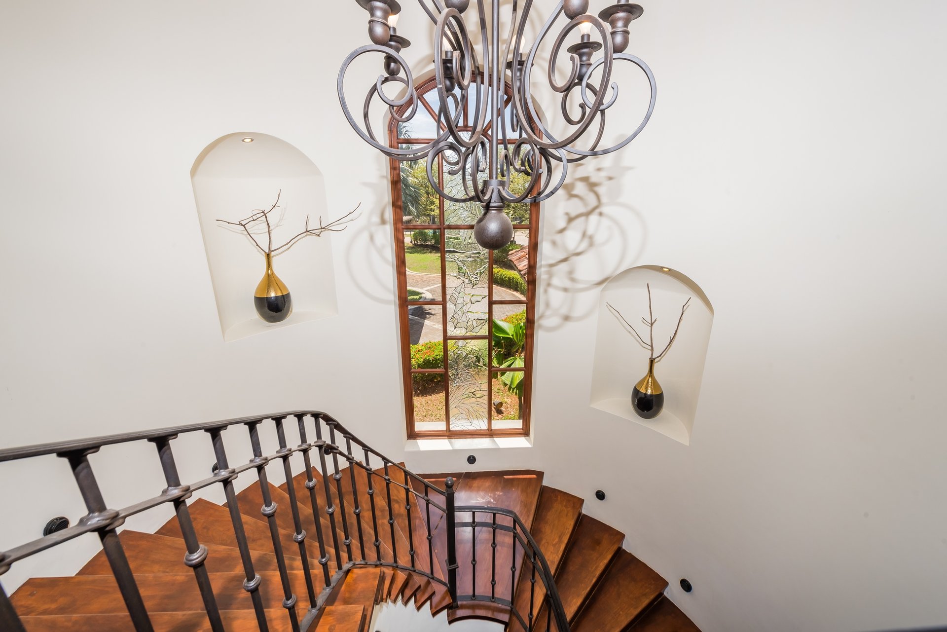 Casa Miraflores, Reserva De Golf #94 | Welcome to Casa Miraflores, an exquisite colonial-style estate home located in Hacienda Pinilla!