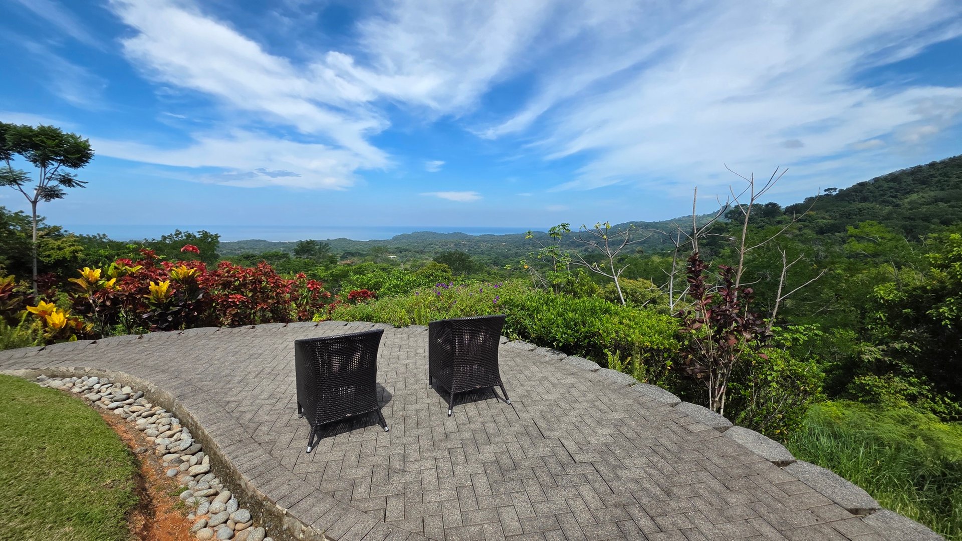 Ojochateau - Rare Ocean & Mountain View 4BR Home in Costa Rica
