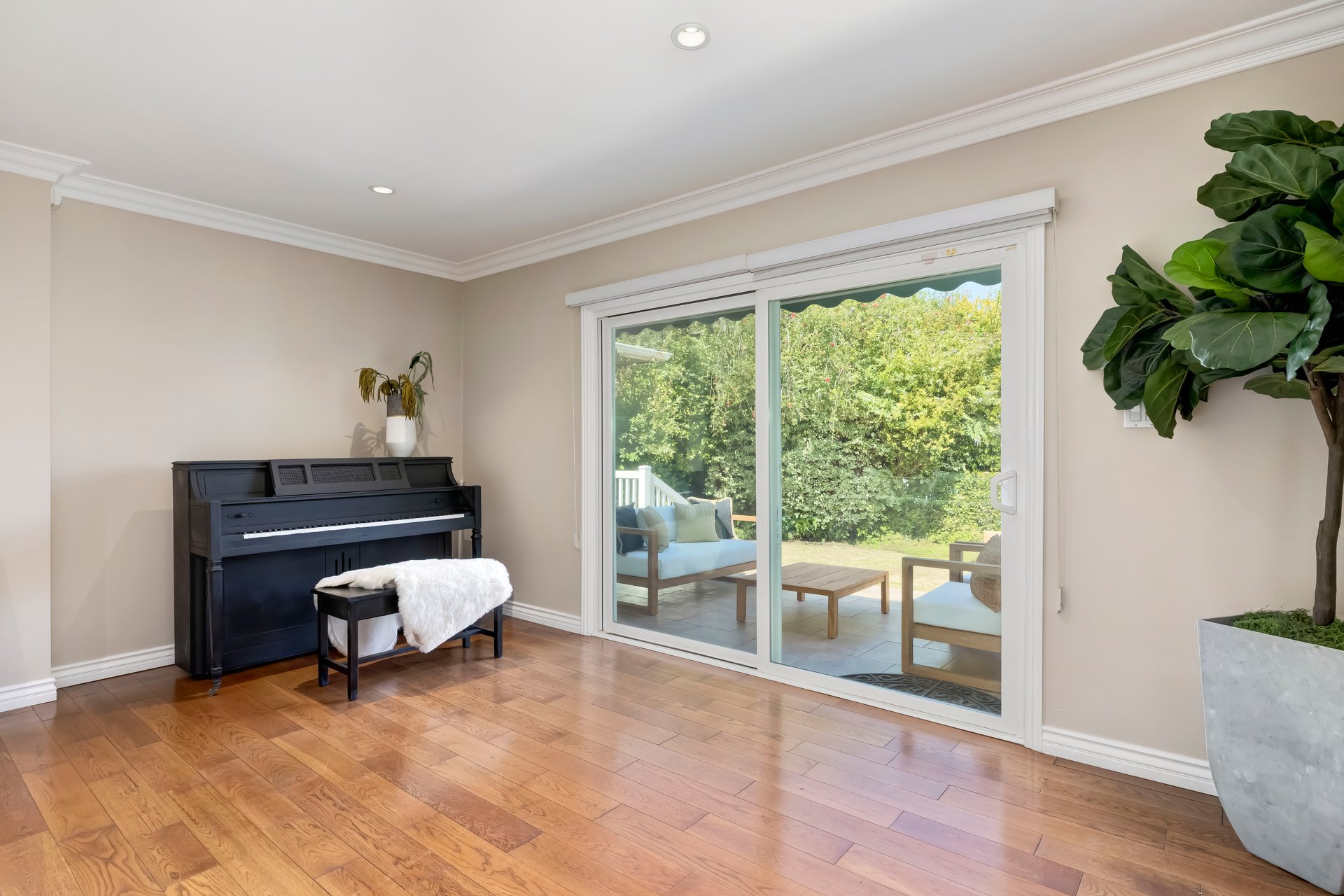 2302 Duxbury Cir, Beverlywood