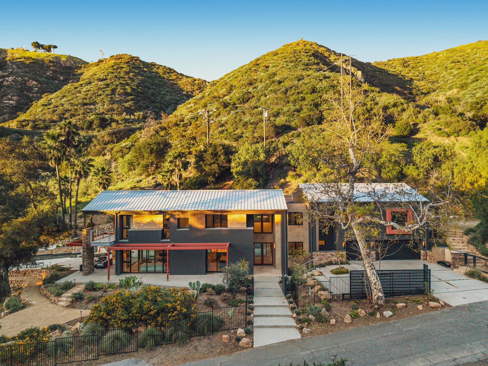 Extraordinary Modern Farmhouse 