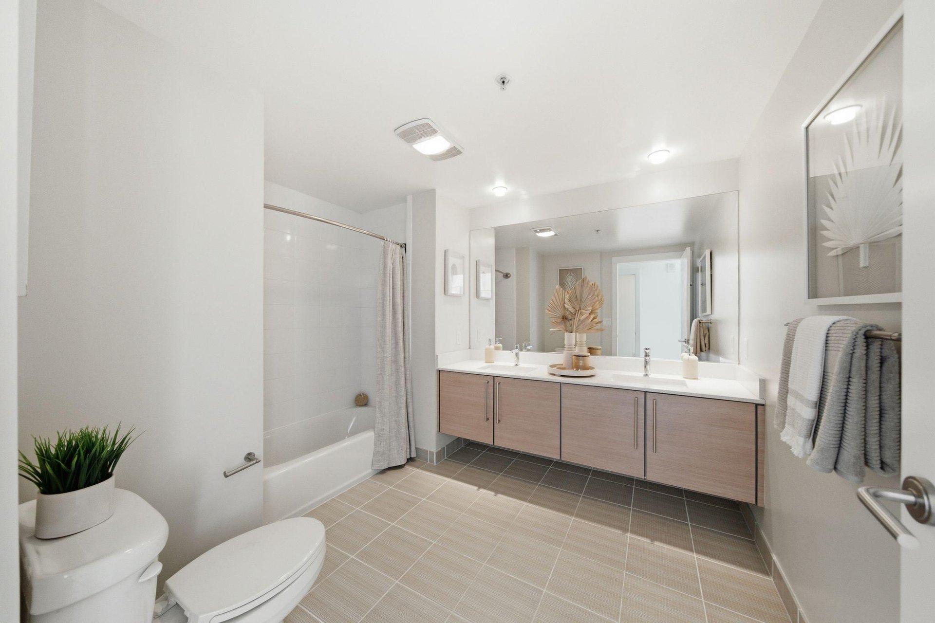 1160 Mission Street # 907