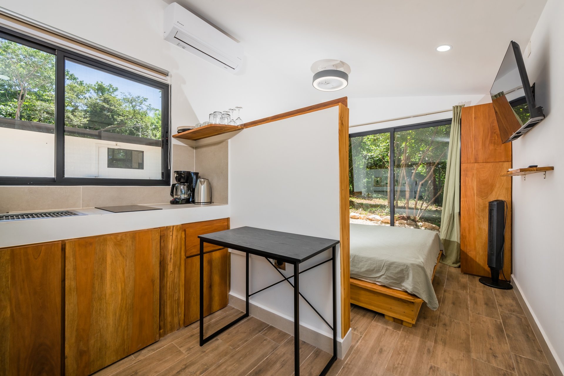 V-Caro Ju | Furnished Villa with Pool, Guest Cottage, and 4,603 m² Expansion Lot Just 15 Minutes from Tamarindo