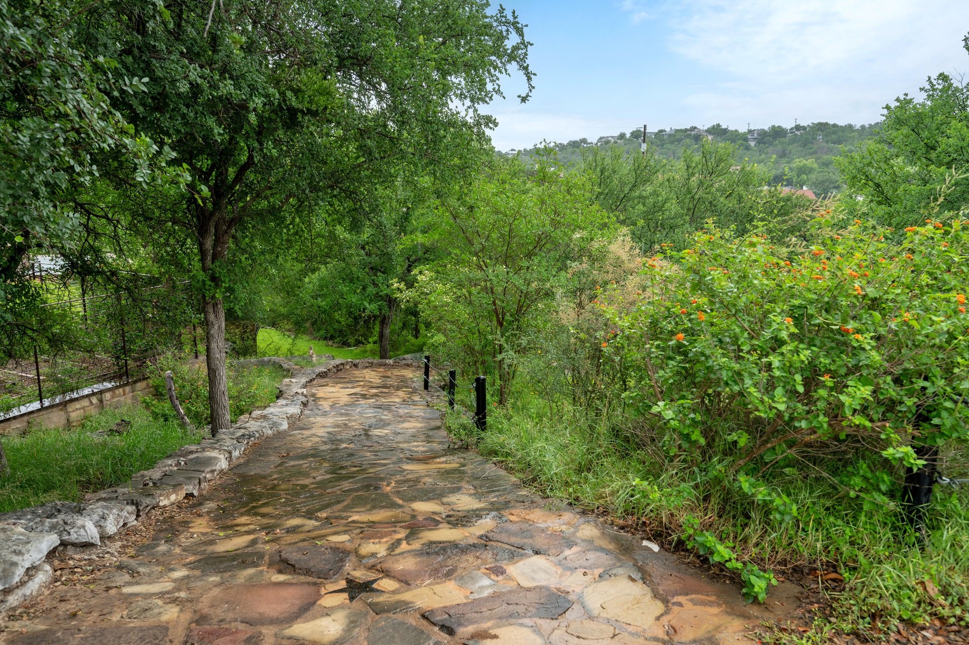 401 Crestview Drive and 309 Cliff Circle