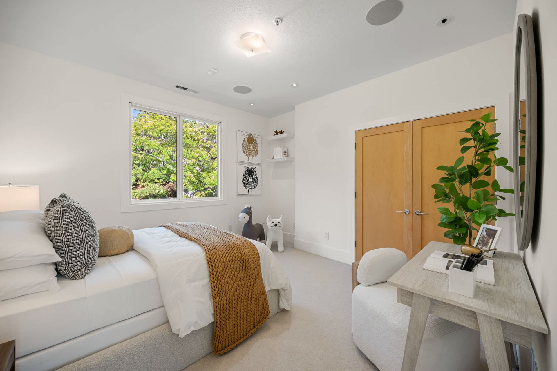Desirable Del Mar View Residence