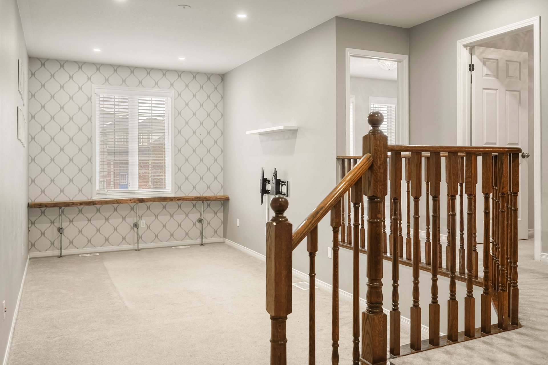 30 Staines St