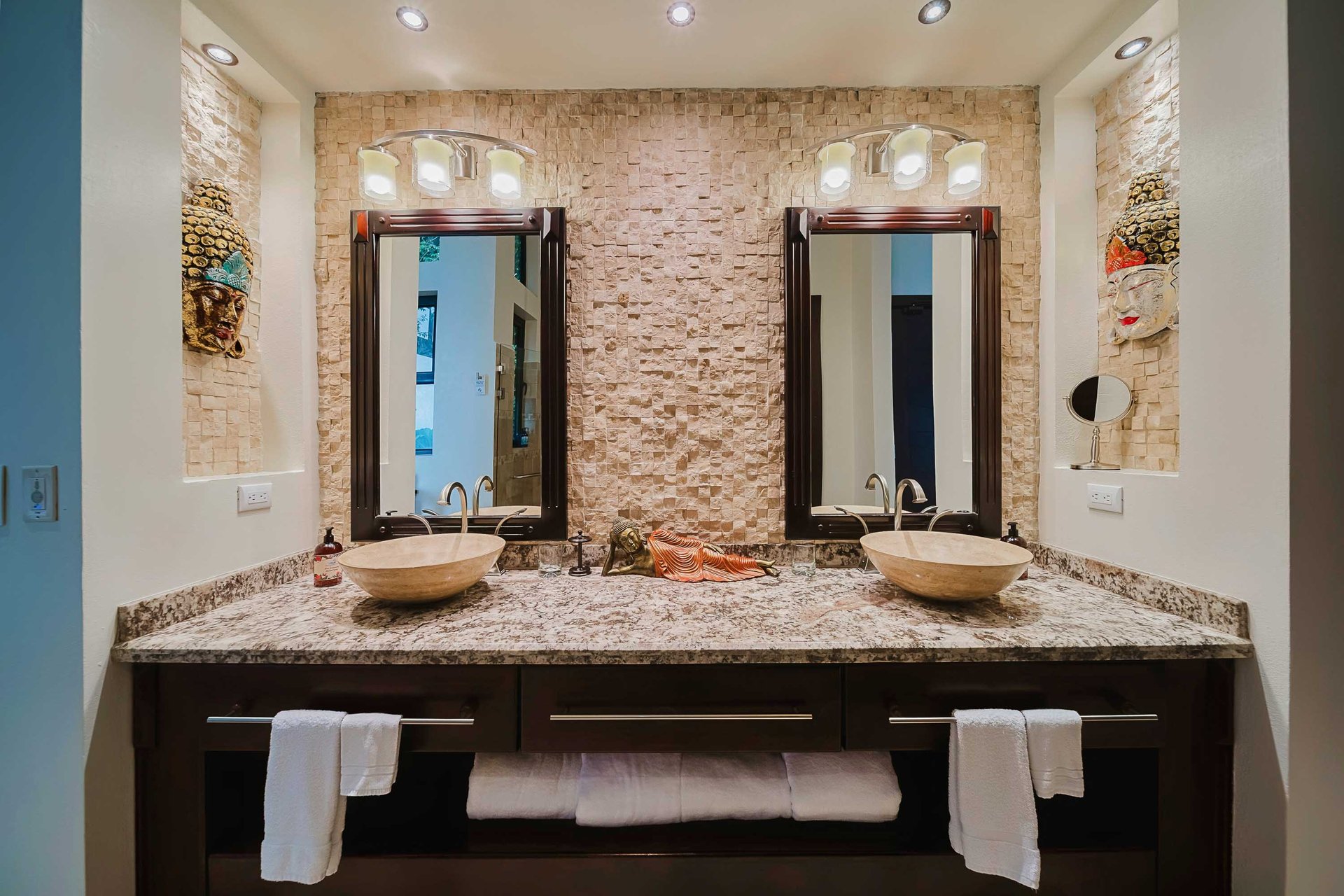 Walk to beach Vista Hermosa Estate Lucrative Contemporary Estate