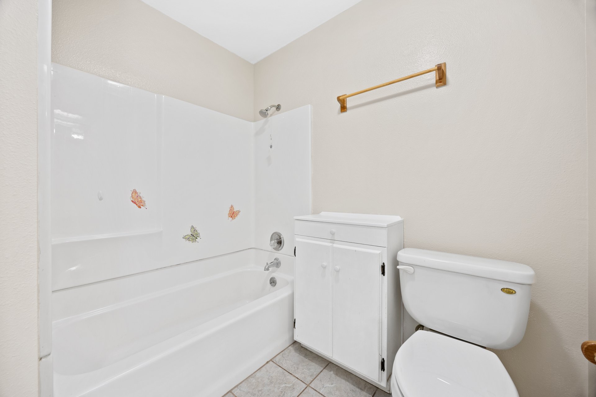 Charming Cul-de-Sac Home in East Golden Hills – 21941 Fig Court