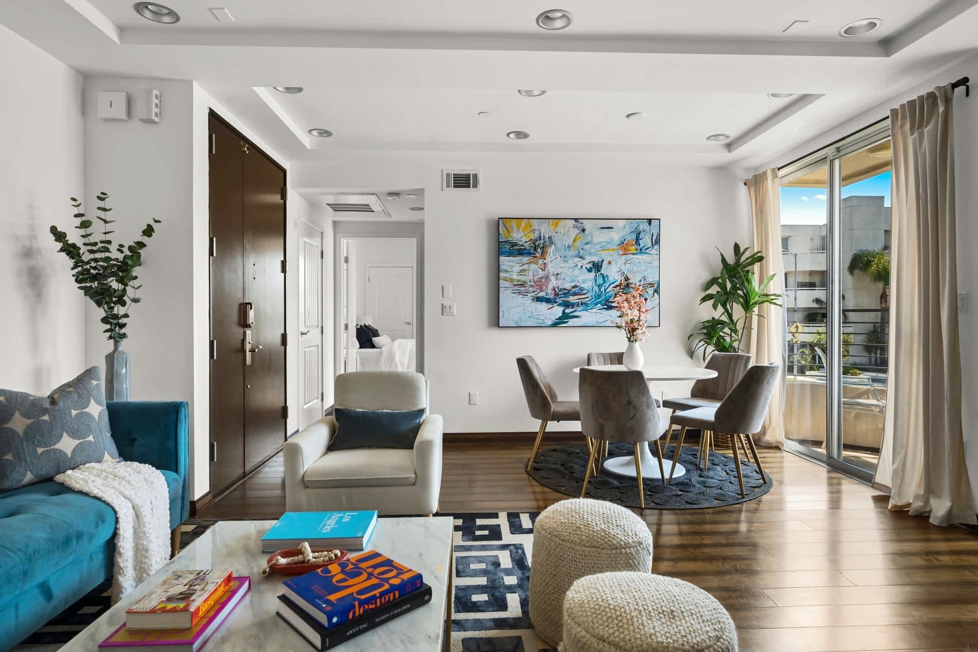 Stylish Turnkey Unit in Prime Miracle Mile