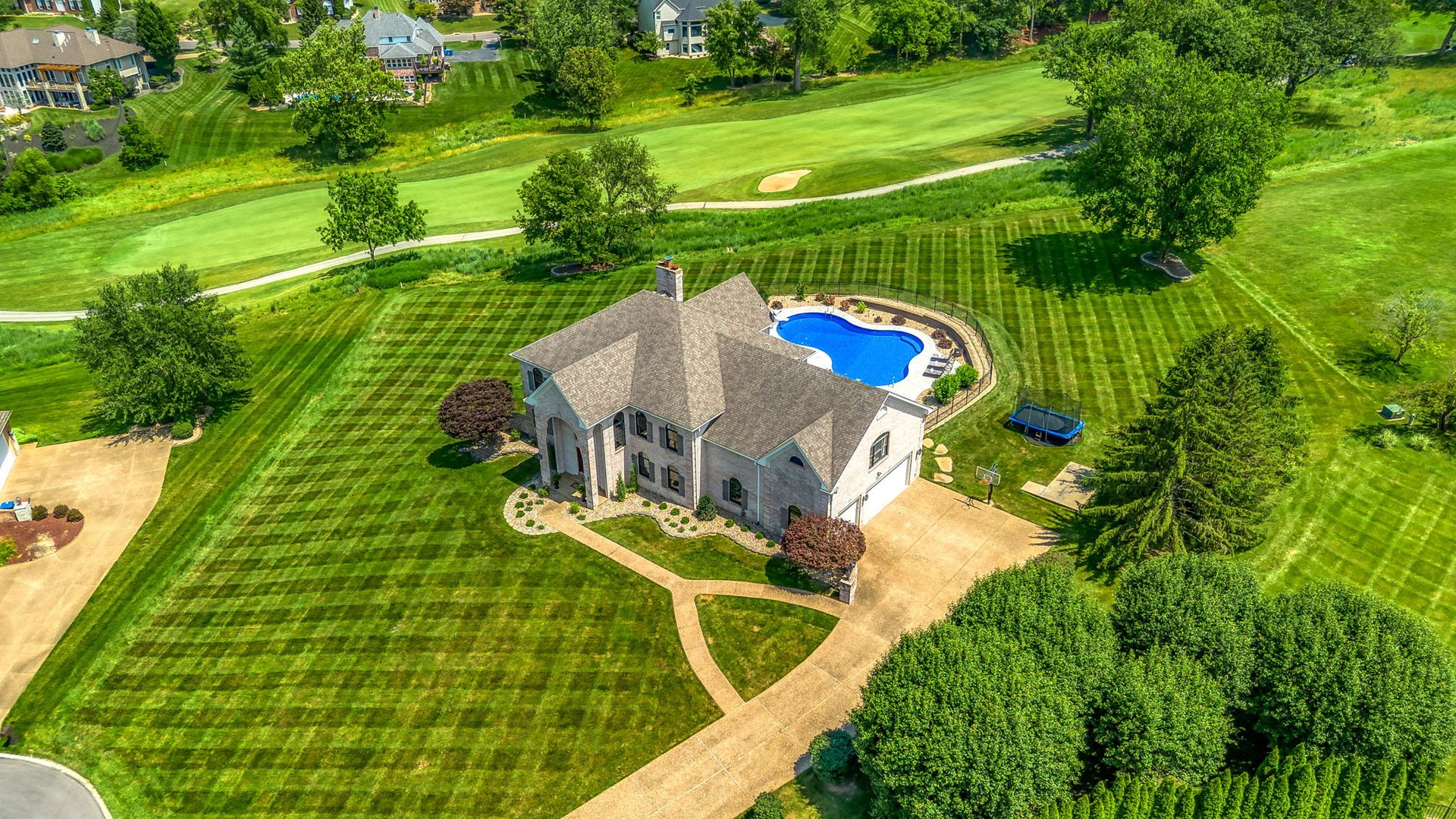 32 Rathfarnum Lane