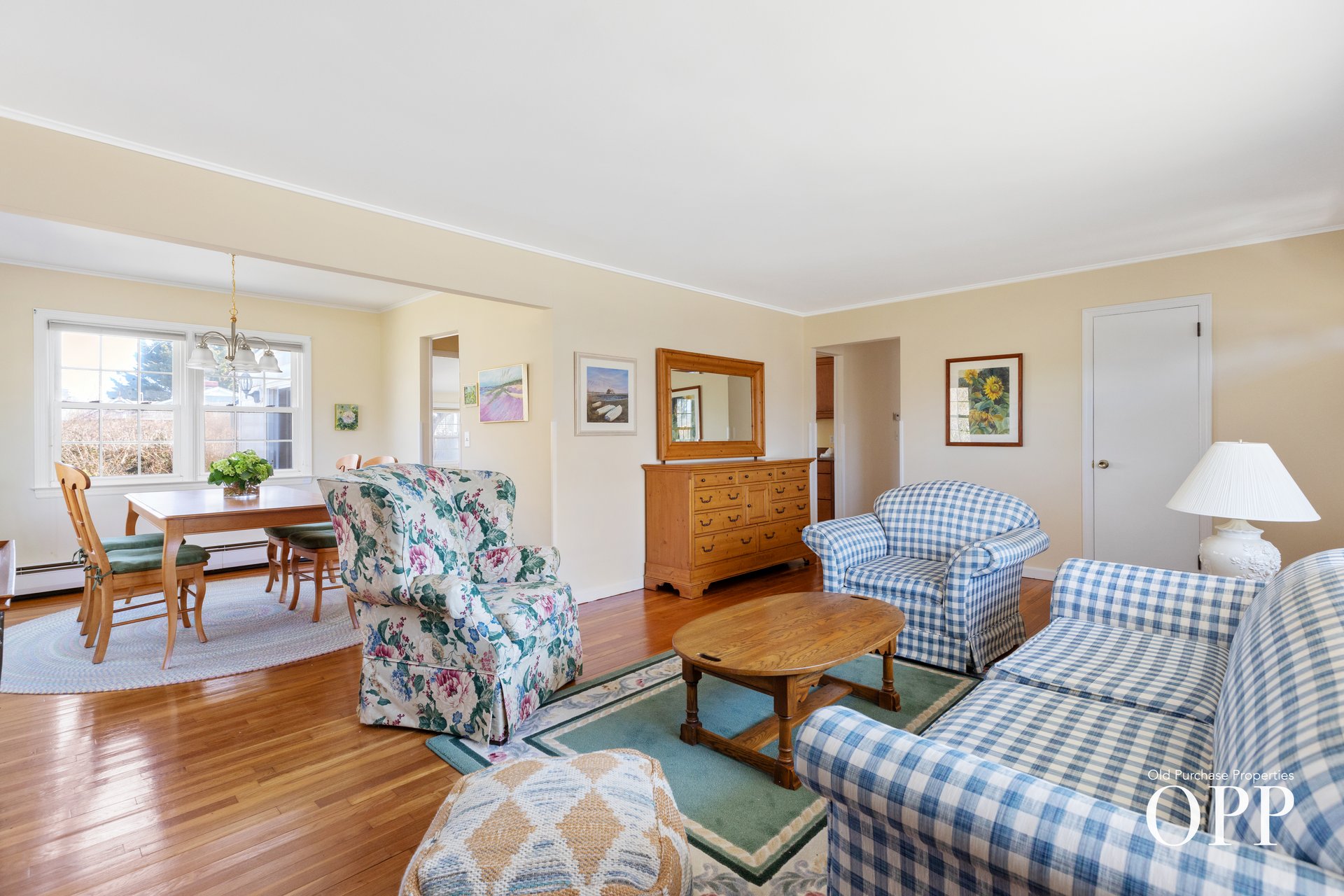 WELL-MAINTAINED RANCH CLOSE TO EVERYTHING