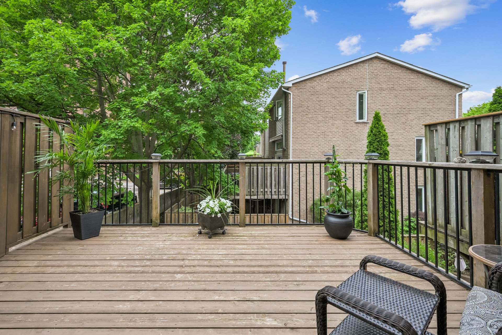 Lakeside living in the heart of Bronte!