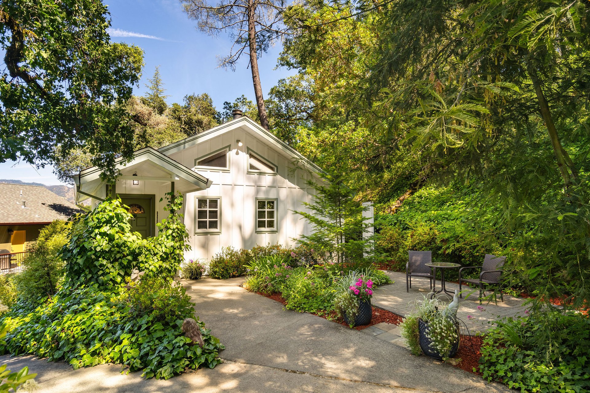 3037 Foothill Blvd