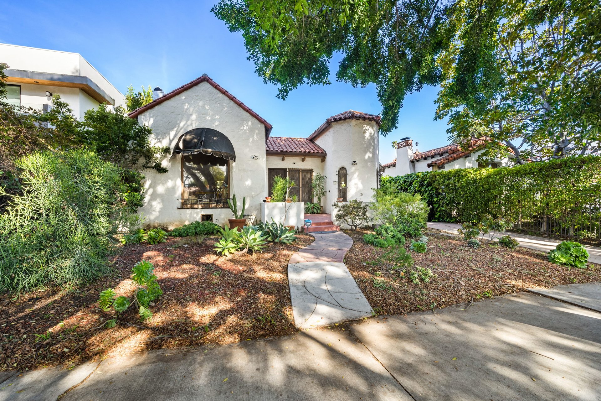 Opportunity Knocks in Prime Beverly Grove!