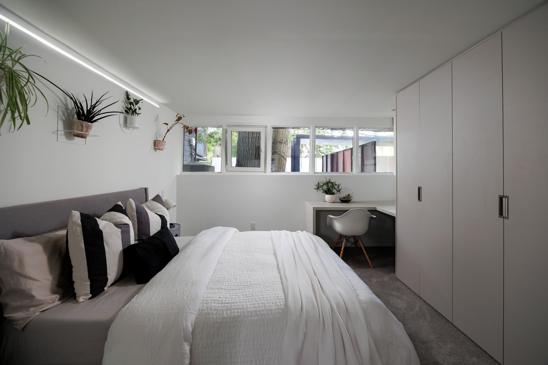 Kingsway Mid-Century Modern