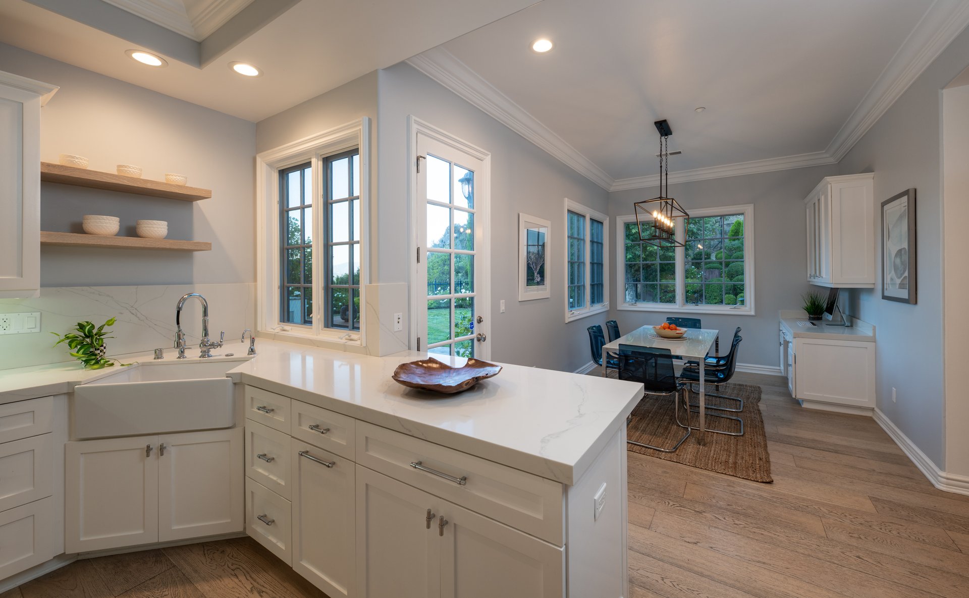3686 Benedict Canyon Ln, Sherman Oaks 