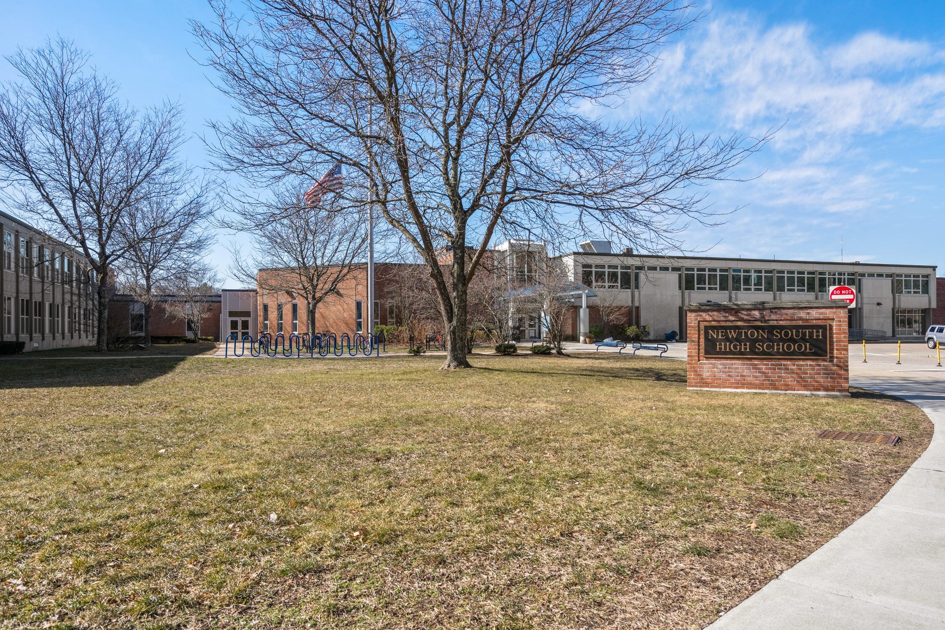 323 Parker St